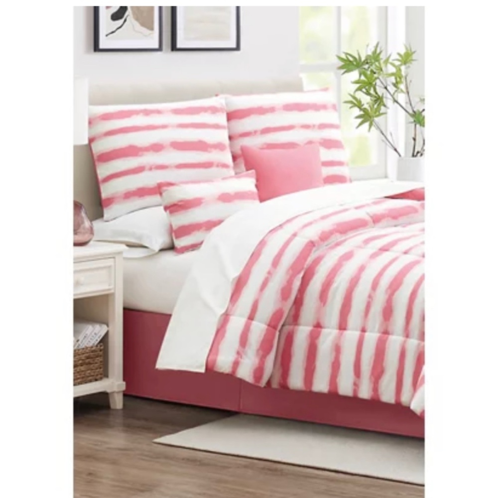 Modern. Southern. Home.™ Medford 6-Piece Comforter Set